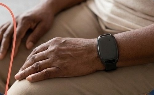 Senior wearing the LifeTag wristband